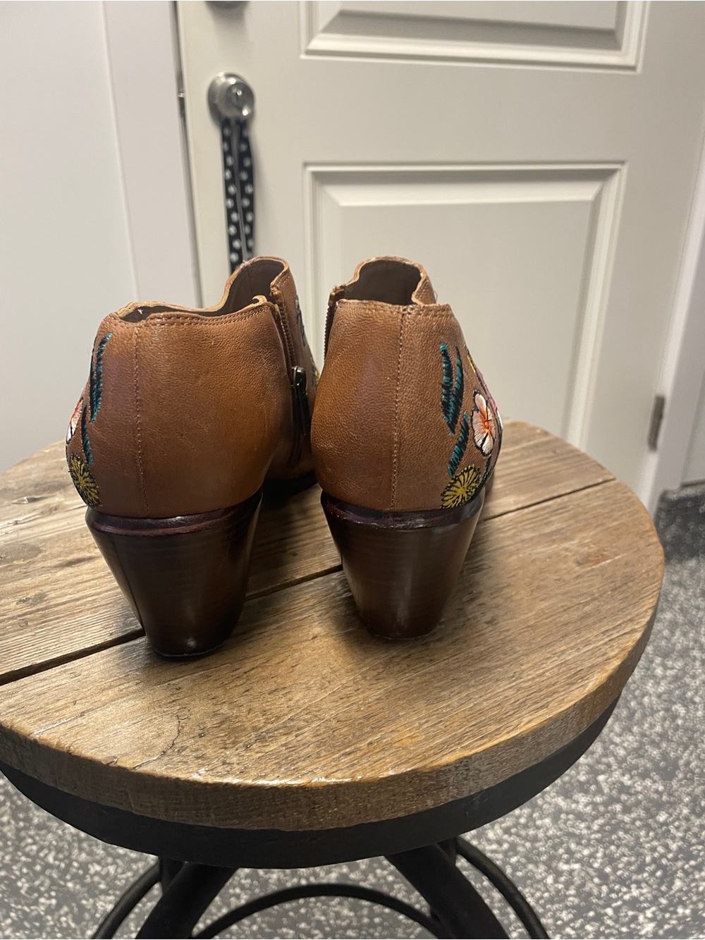 Donald J. Pliner Brown Leather Floral-Embroidered Booties, 10 - Picture 4 of 6